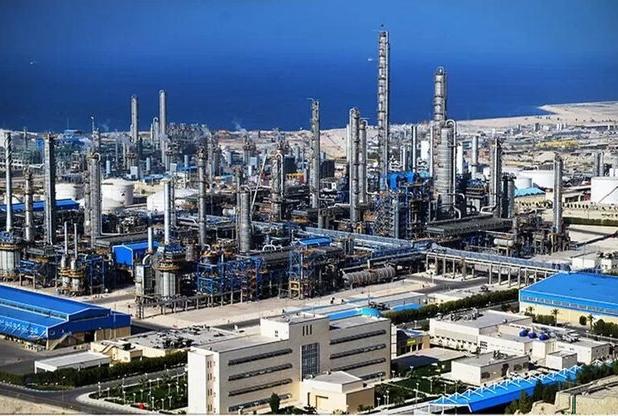 استاندار: ۸۸ درصد صادرات پتروشیمی کشور از استان بوشهر انجام می‌شود