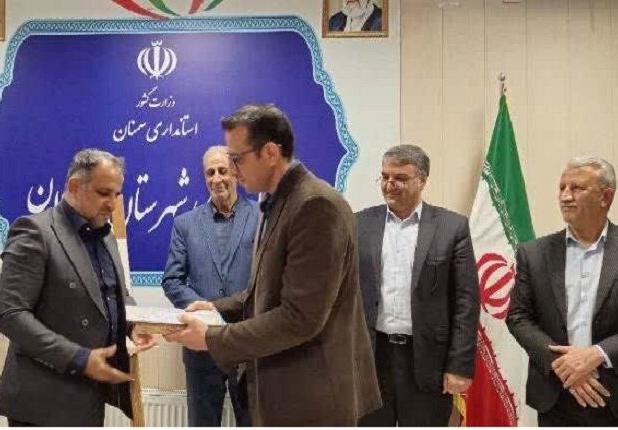 آرادان فاقد کتابخانه سیار است؛ رونمایی از ۲ کتاب