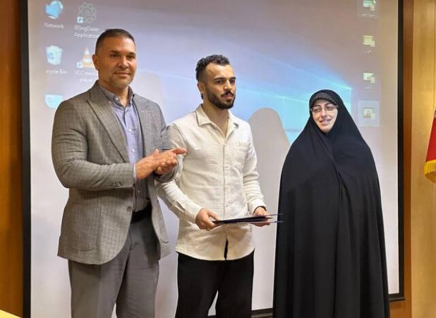 تقدیر شهرداری از بهترین بازیکن فوتسال آسیا