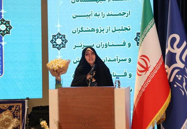 پیوند علم و حل مسائل جامعه در دانشگاه نسل چهارم/ ظرفیت زنان پژوهشگر به‌درستی دیده نشده است