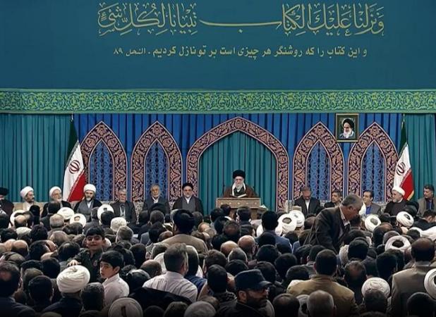 دیدار شرکت‌کنندگان مسابقات بین‌المللی قرآن کریم با رهبر انقلاب/ نوای «حب الحسین» در حسینیه امام خمینی(ره)