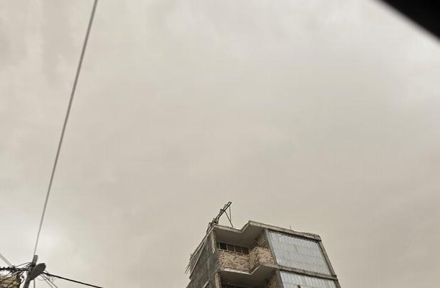 آسمان زاهدان در میان گرد و خاک محو شد