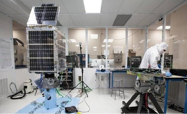 تحویل ۴ ماهواره به سازمان فضایی ایران