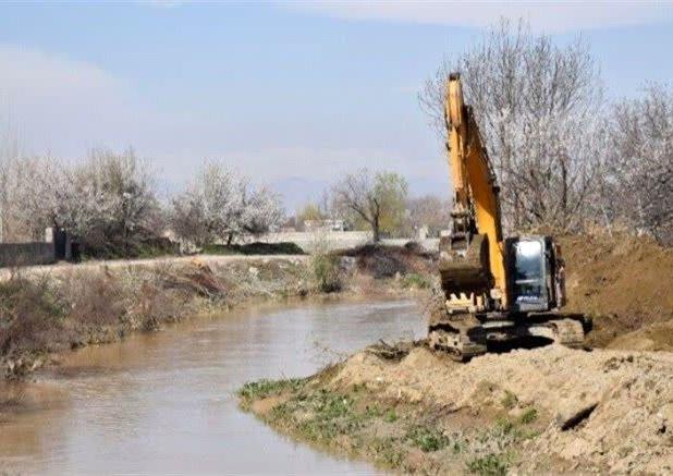 بخشی از بستر و حریم رودخانه حرم آباد نهاوند رفع تصرف شد