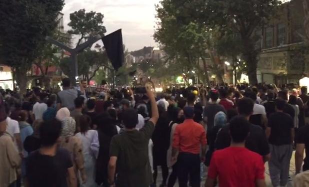 اولین تصاویر از اعتراضات به درگذشت مهسا امینی