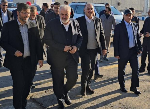 بازدید وزیر نیرو از آب‌شیرین کن ۱۰۰ هزار متر مکعبی شهدای خدمت