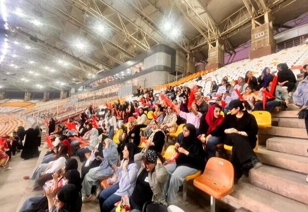 مجوز حضور بانوان در استادیوم تختی آبادان صادر شد