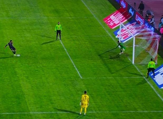 این صحنه از بازی تبریز به شدت جنجالی شده است