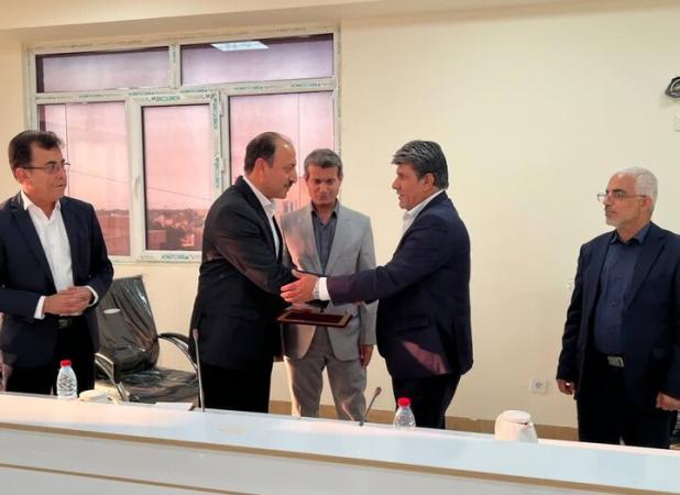 معاون فرماندار تنگستان: جایگاه تعلیم و تربیت ارتقا یابد