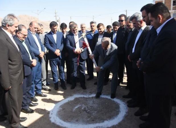 آیین کلنگ زنی ۵ باب مدرسه در سمنان برگزار شد