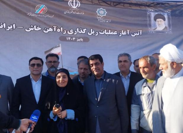 آغاز ریل‌گذاری راه آهن خاش-چابهار با حضور وزیر راه و شهرسازی