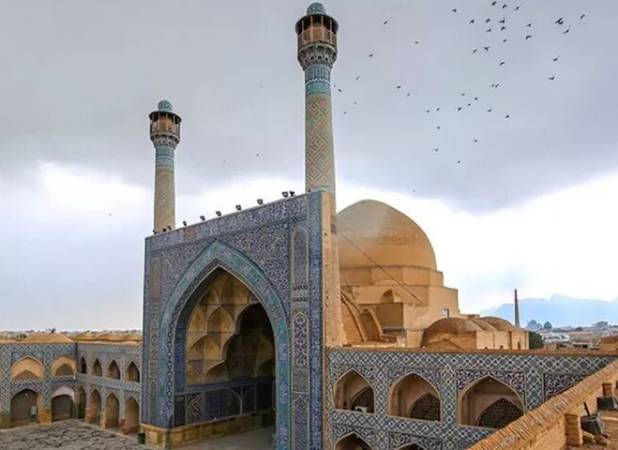 خطر فروریزش گنبد نظام‌الملک در اثر نشست وقوع نشست مسجد جامع اصفهان