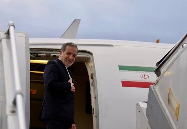 عراقچی عازم پاریس شد