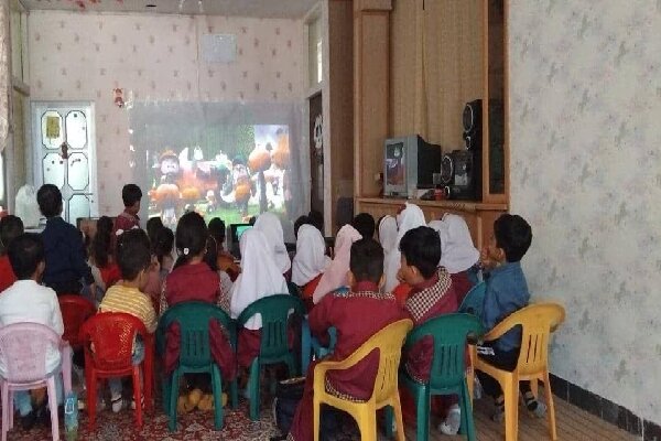 چتر هنری سینما سیار در ۱۸ شهر و روستای چهارمحال