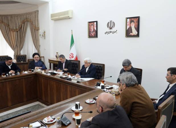  نشست صمیمی عارف با نخبگان و فعالان رسانه‌ای