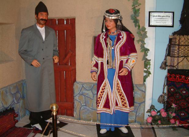 جامه‌ فرهنگ بر تن ایلام؛ روایت رنگ‌ها، نقش‌ها و پیوند با ریشه‌ها