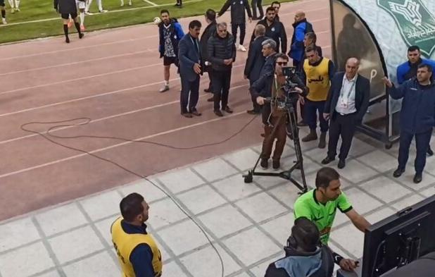 بررسی VAR و اعلام پنالتی برای استقلال