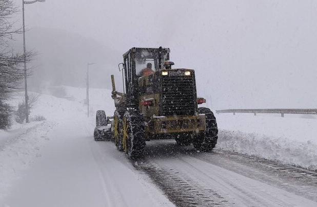 برفروبی ۳۵۰۰ هزارکیلومتر-باند از راه‌های استان آذربایجان شرقی