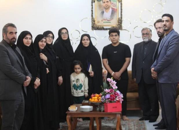 دیدار دبیرکل نهاد کتابخانه‌های عمومی با خانواده شهید محمد فرهادی