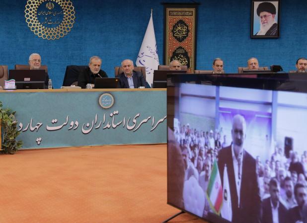 پزشکیان: تفویض اختیار به استانداران را رها نمی‌کنیم!