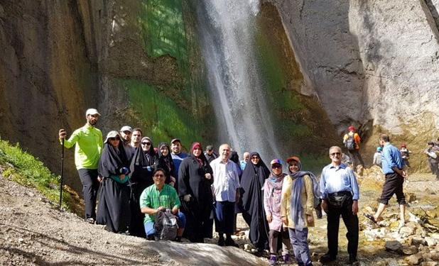 خانوادگی در حوالی بلندترین آبشار مازندران+تصاویر