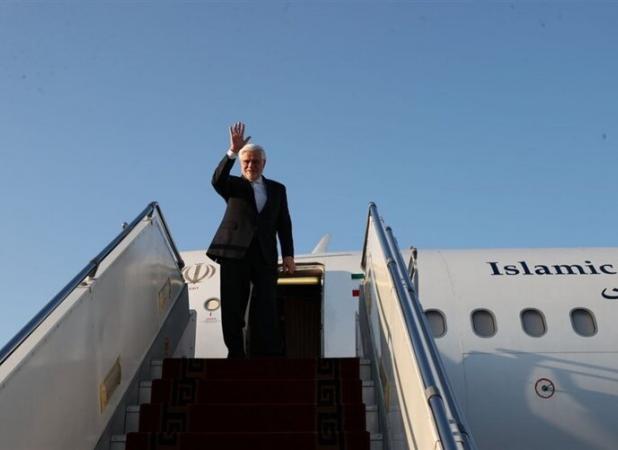 دکتر عارف تهران را به مقصد مسکو ترک کرد