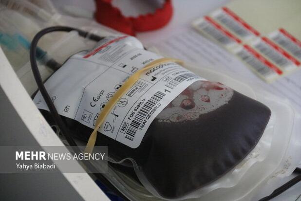 اهدای خون موتورسواران حرفه‌ای کرمانشاه برای حادثه دیدگان بندرعباس