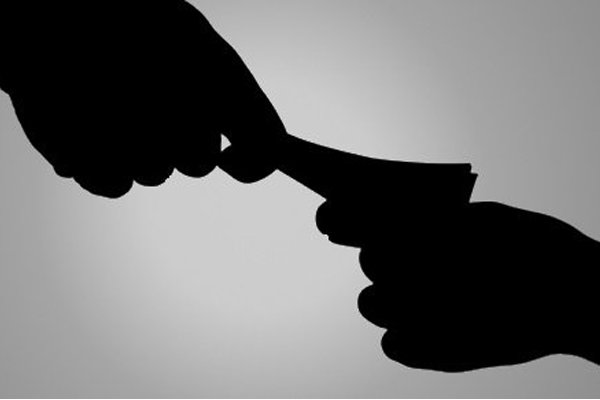 شطرنج مبارزه با فساد اقتصادی؛ مبارزه شعاری راه به جایی نمی‌برد