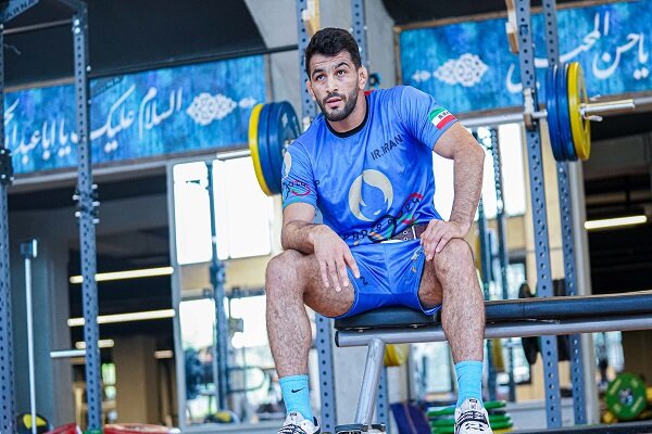 اهدای لباس حسن یزدانی به هواداران در شرایط عجیب+ فیلم