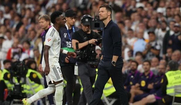 خودداری وینیسیوس از تمدید قراردادش با رئال به خاطر آلونسو