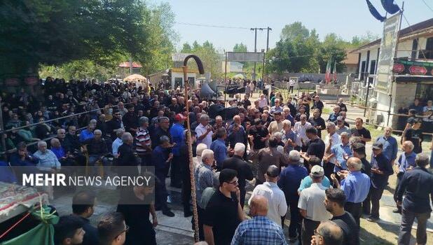 آئین سنتی «عَلَم‌ واچینی» در روستای ماشک تهرانچی برگزار شد