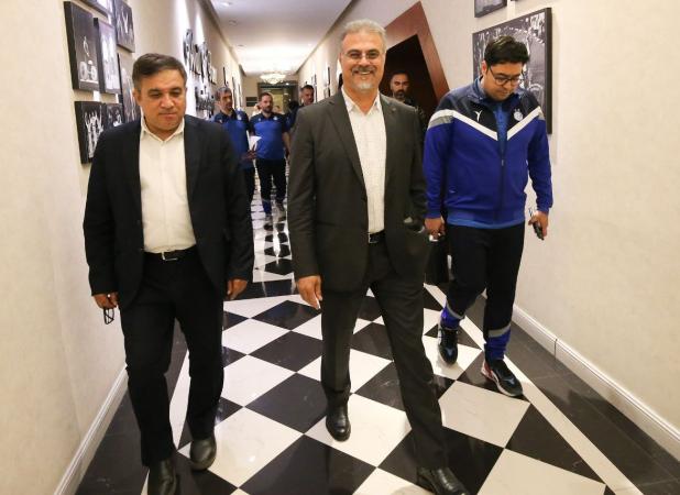 تاجرنیا در توییتر برای جشن ۸۰ سالگی استقلال مهمان دعوت کرد!