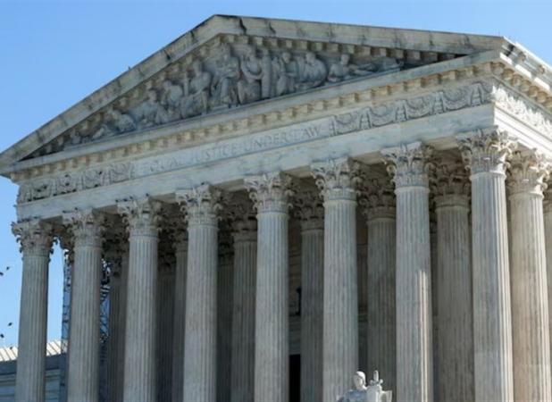 کشمکش ترامپ و دیوان عالی بر سر اخراج یک مقام دولتی