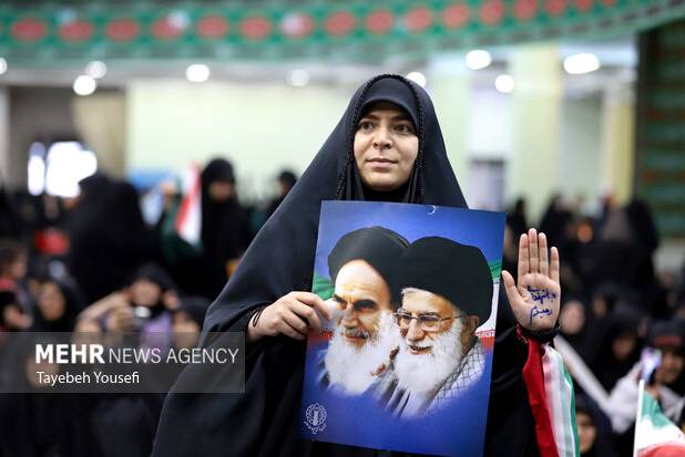 اجتماع بانوان در دفاع از حریم قرآن و ولایت در مسجد جمکران