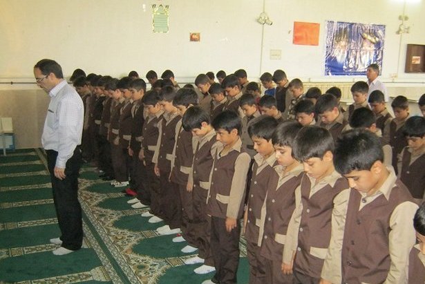 اقامه نماز در ۶۵ هزار مدرسه کشور؛ نماز کلید بهشت است