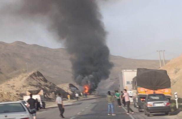 واژگونی تانکر مازوت در سمنان برای لحظاتی جاده را مسدود کرد