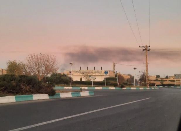 پاک سرشت: حریق انبار پالت چوب در یزد مهار شد