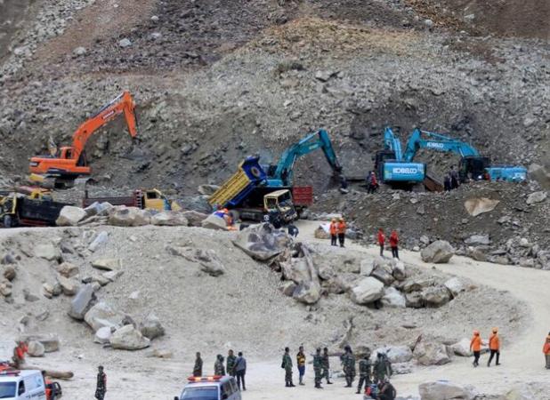 مرگ حداقل ۱۳ نفر در رانش زمین در معدن اندونزی