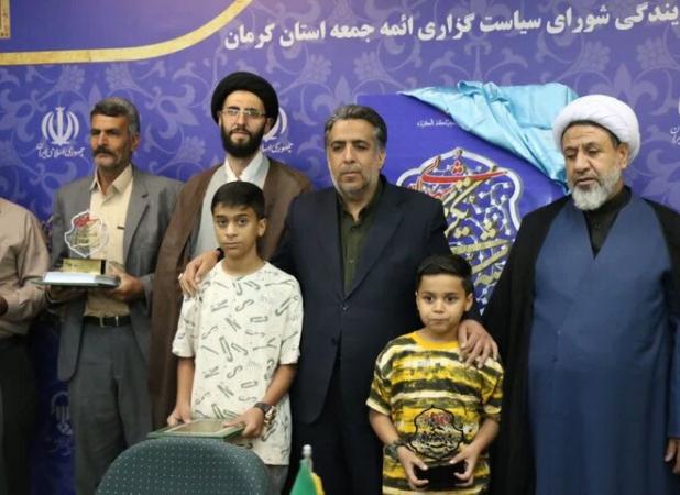 خانواده ۴ شهید کانون های مساجد استان کرمان تجلیل شدند