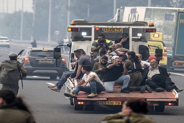 فرار ۶ هزار شهرک نشین از آتش؛ حریق همچنان فرمانروایی می کند+فیلم