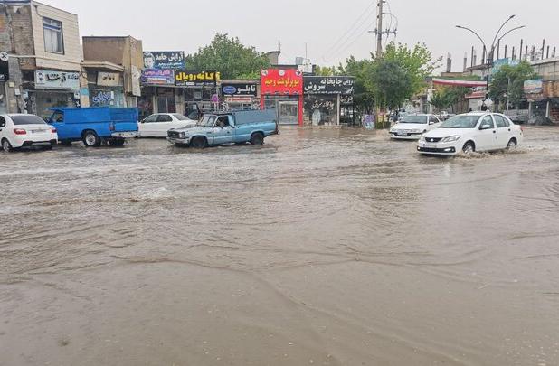 بارندگی شدید در خراسان شمالی موجب آب‌گرفتگی معابر شهری شد