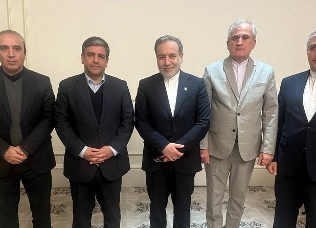 نشست استاندار اردبیل با وزیر امور خارجه در سفر به جمهوری آذربایجان