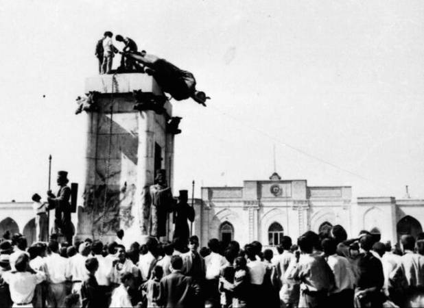 سیستم پادشاهی با اجازه بیگانه/ مدرنیته‌ای که بهایش وابستگی بود