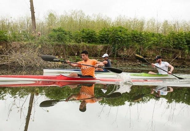 راه طولانی تمرین قایقرانان گیلانی با کاهش عمق تالاب انزلی