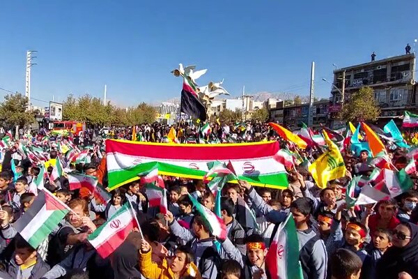 اجرای سرود شعار مرگ بر آمریکا توسط دانش آموزان یاسوجی