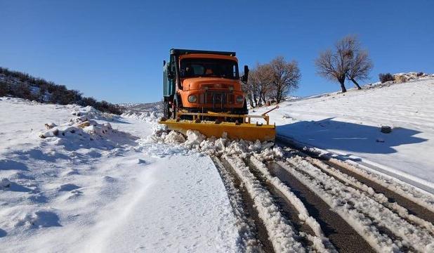 تردد در جاده‌های آذربایجان شرقی برقرار است / بارش برف ادامه دارد