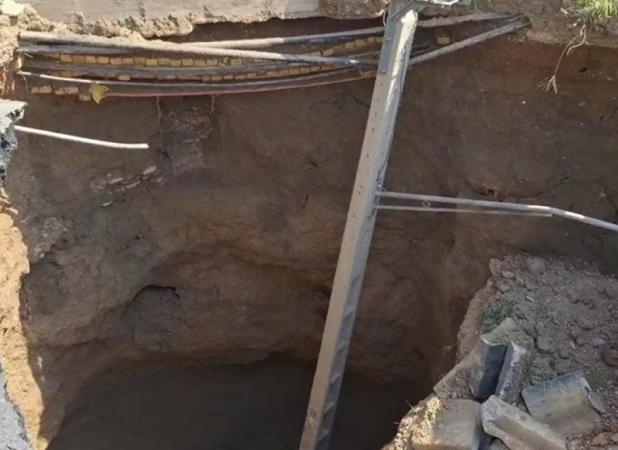فرونشست در هشت‌بهشت اصفهان؛ فروچاله‌ ۱۵ متری تهدیدی برای زیرساخت‌ها