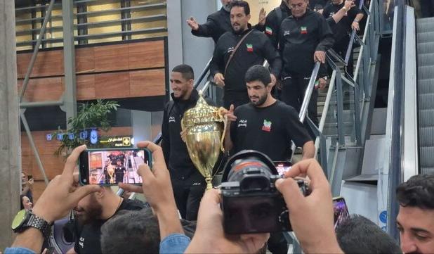 مصدومیت شدید کامران قاسم‌پور در فرودگاه امام!