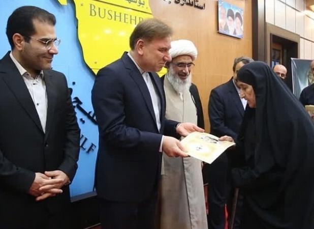 مراسم تکریم ۱۰۰ مادر شهید  در بوشهر برگزار شد