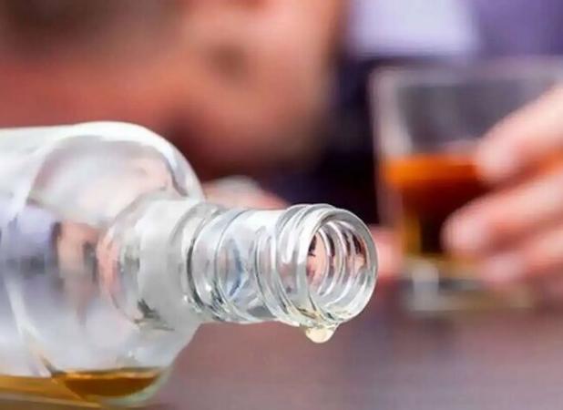 نوشیدن الکل خطر ابتلا به سرطان را افزایش می‌دهد